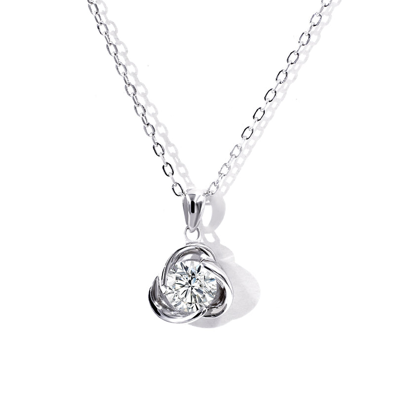 Collana in Argento Pendente a forma di Nastro Intrecciato