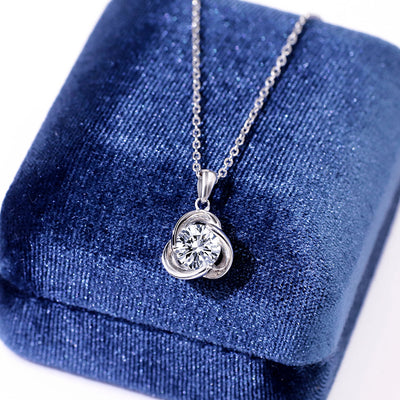 Collana in Argento Pendente a forma di Nastro Intrecciato