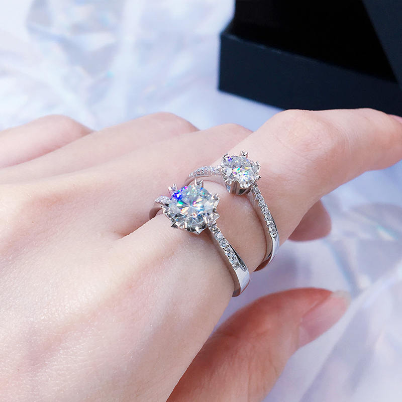 Anello Solitario in Argento 925  con Moissanite di Taglio a Stella