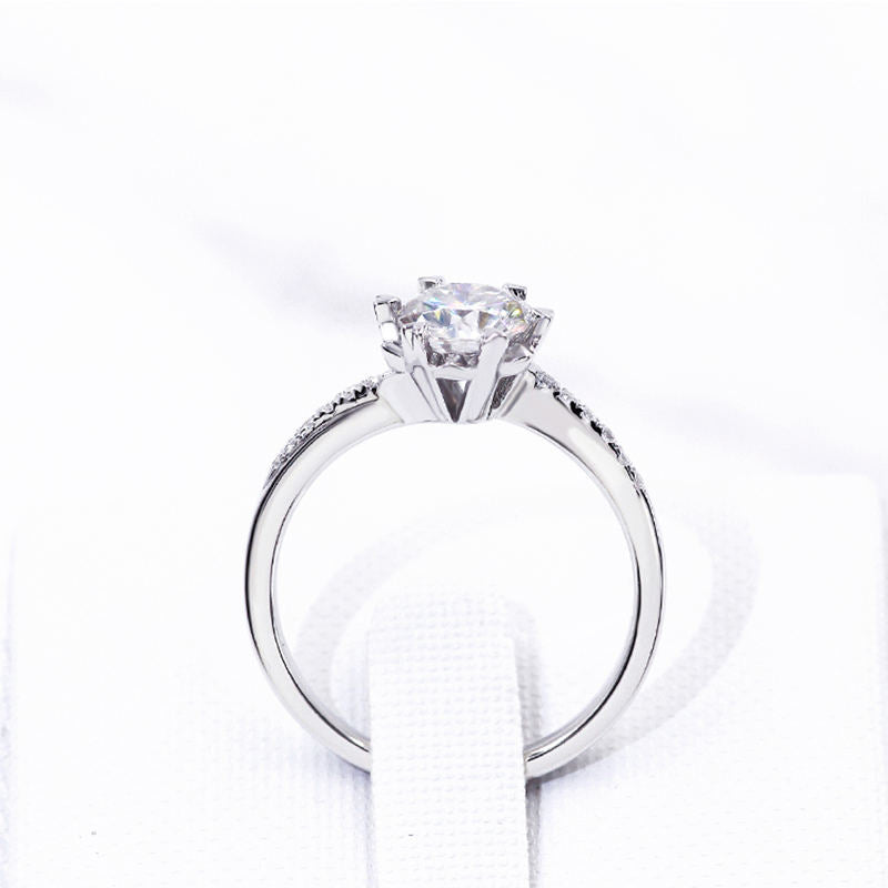 Anello Solitario in Argento 925  con Moissanite di Taglio a Stella