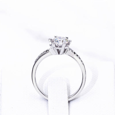 Anello Solitario in Argento 925  con Moissanite di Taglio a Stella