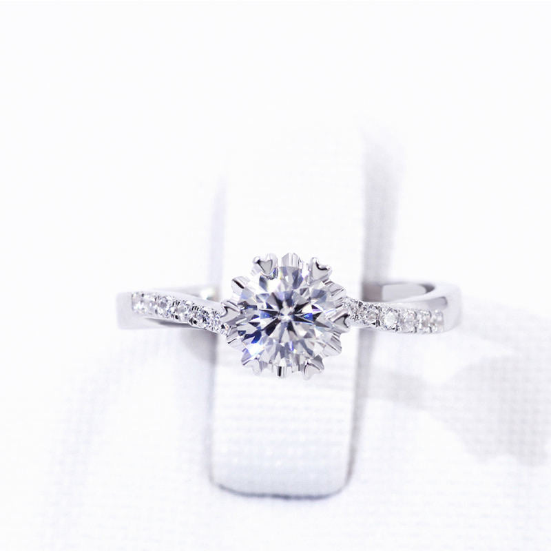 Anello Solitario in Argento 925  con Moissanite di Taglio a Stella